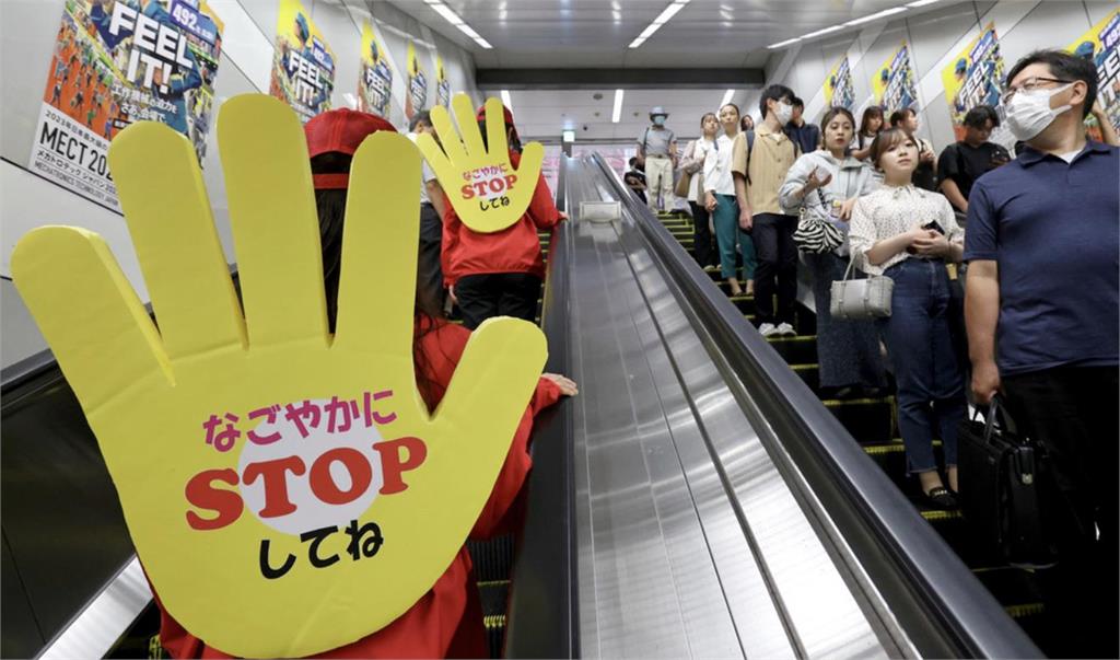 禁止電扶梯上走動！日本名古屋祭「這1奇招」宣導　網點名北捷：學一下
