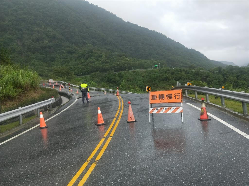 快新聞／台30線玉長公路出口東端路面下陷　緊急封閉全線道路