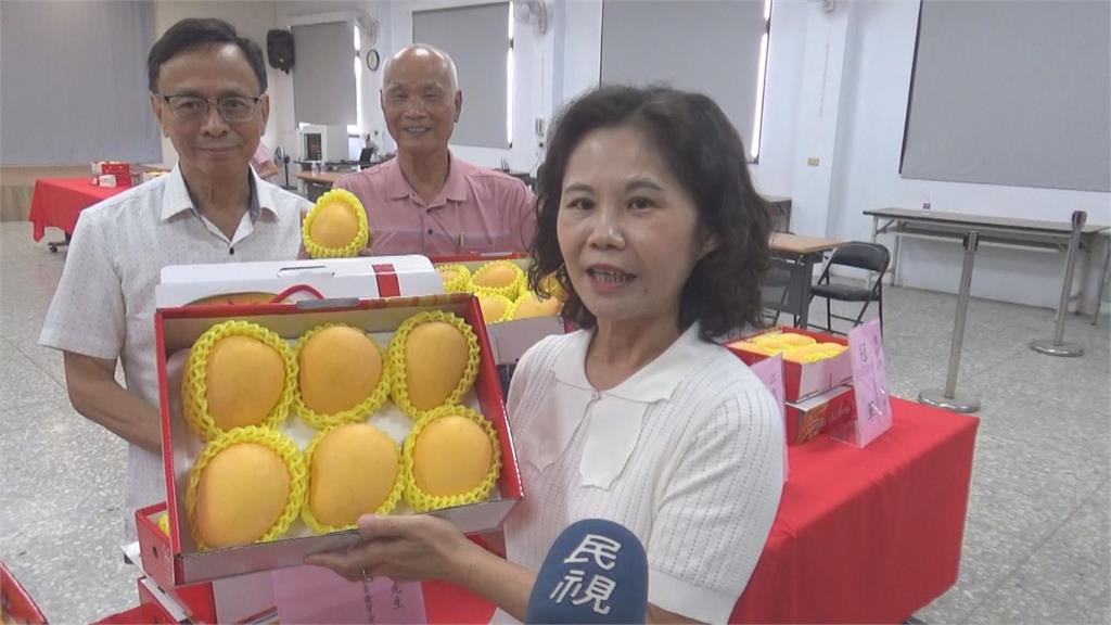 芒果界LV! 「金蜜芒果」剖半做冰棒、口感超多汁