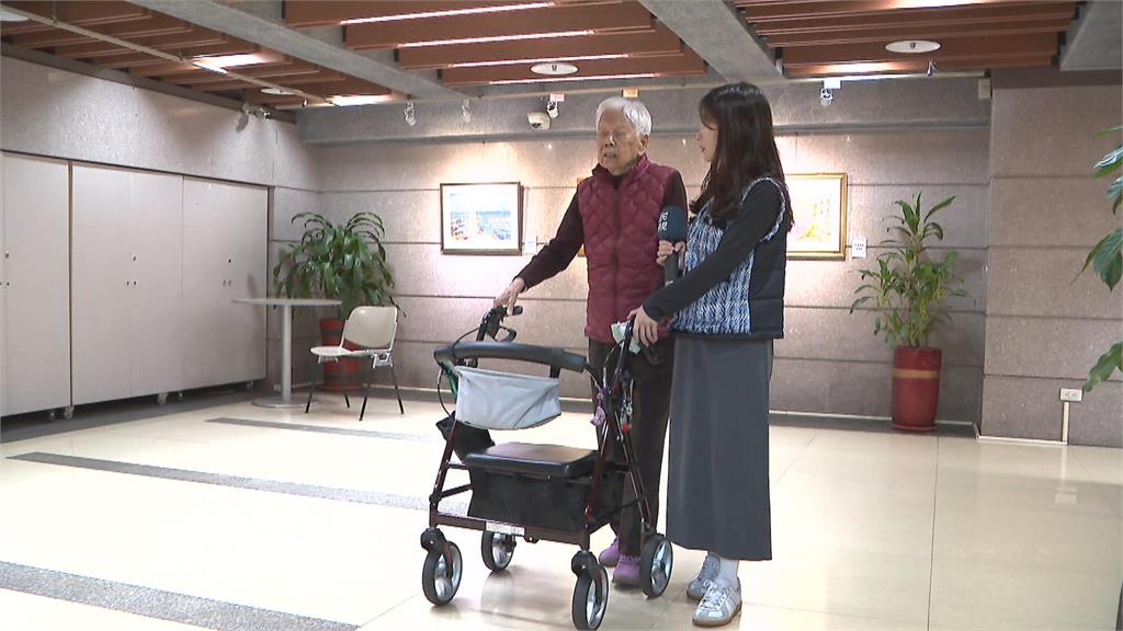 99歲銀髮族每天百下伏地挺身 分享長壽秘訣