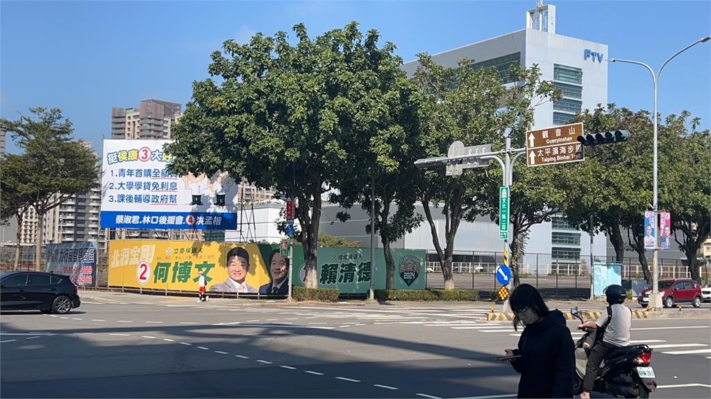 快新聞/惡質!林口看板遭破壞「賴神脖子挨刀」 何博文報警處理