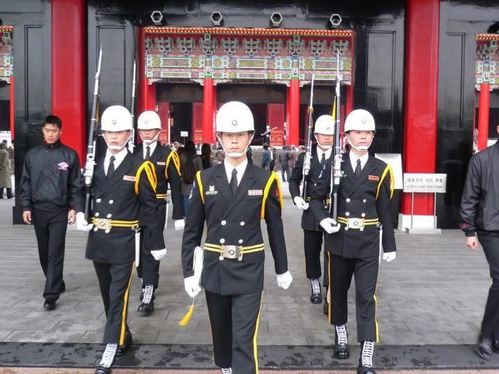 賴俊翰年輕帥照意外掀熱議！網友歪樓狂讚「有帥過人生就值得」 近萬人按讚