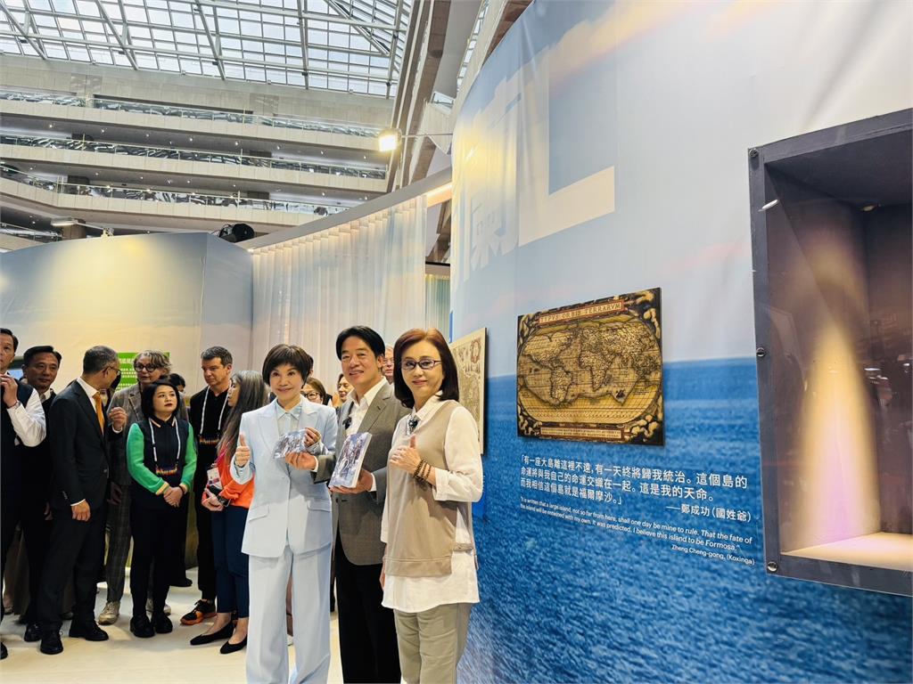 台灣歌仔戲天王孫翠鳳、唐美雲出席台北國際書展!賴清德現身站台