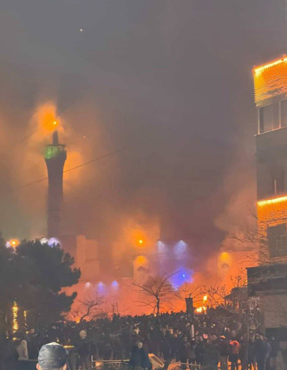 快新聞／伊朗抗議「釀62死」德黑蘭起火畫面曝！川普震怒「將付出慘痛代價」