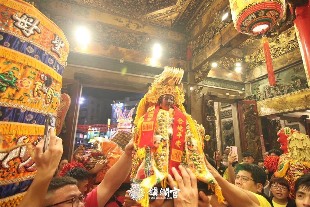大甲媽祖「純手工新車」曝光！鎮瀾宮曝「台灣限定」巧思：神橋已經就緒