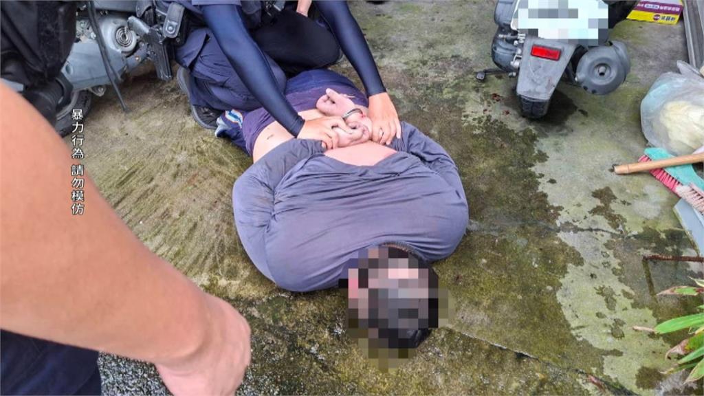 男子拿棍棒歐打父親與鄰居　還與到場員警搏命拚輸贏