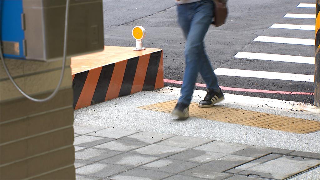 「行人庇護島」設計霧煞煞 網友:這是最奇葩設計