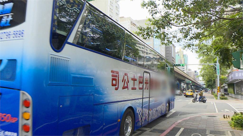 苦等3個月！遊覽車盼到首團團客　五星飯店包車迎旅客