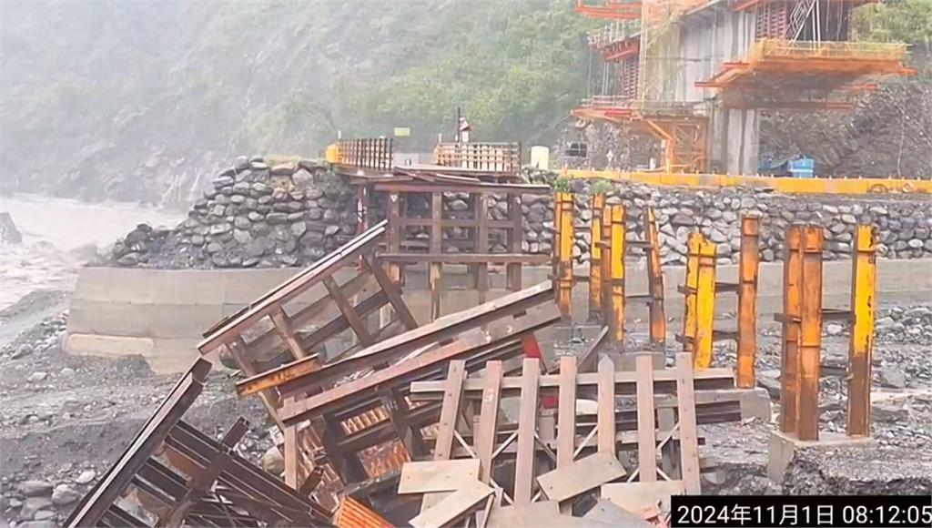 明霸克露橋鋼便橋又沖斷 桃源區3部落變孤島