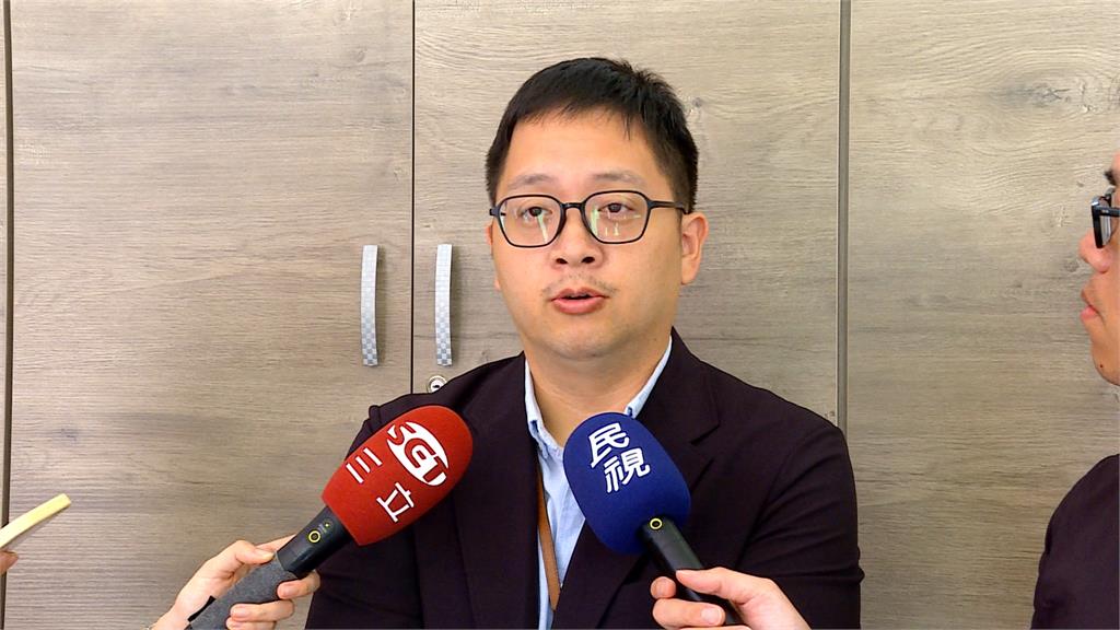 中國人士偷拍頻傳! 中配手機驚見國中生「胸口學號」照