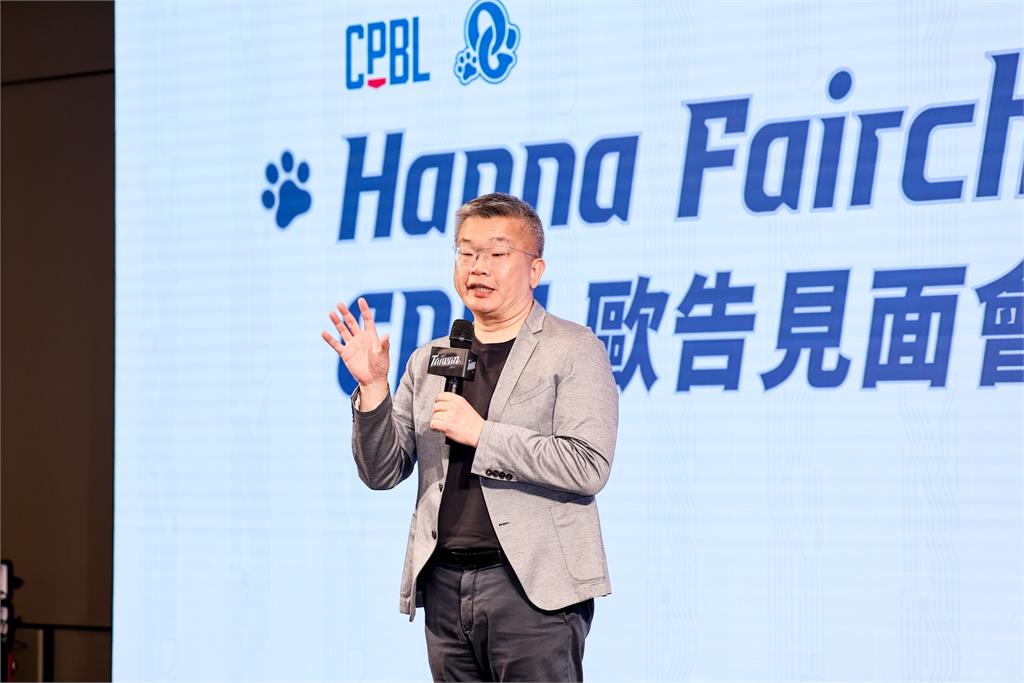 中職(影)/費嫂、歐告相見歡可愛爆表!聯盟加碼推費仔限量聯名商品明開搶詳情點這裡