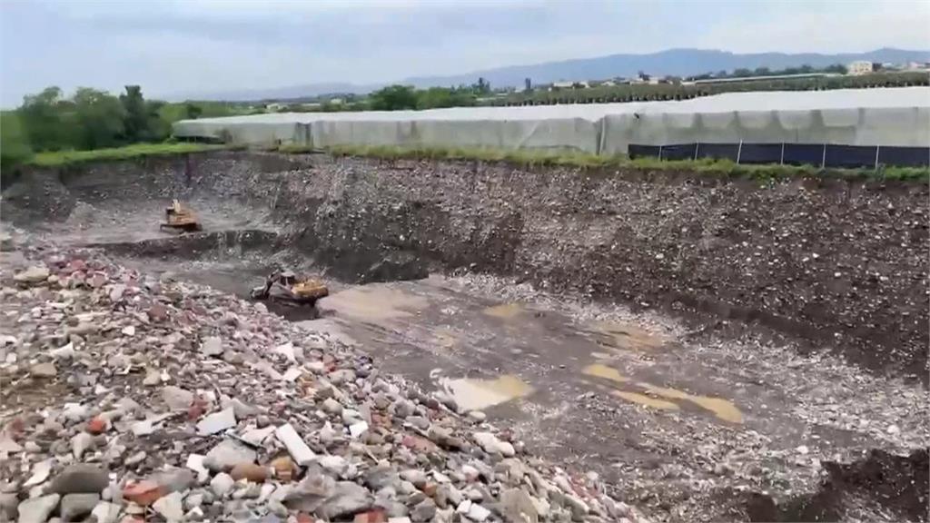 盜採砂石海撈3億！高雄農地遭挖成「大峽谷」2人羈押