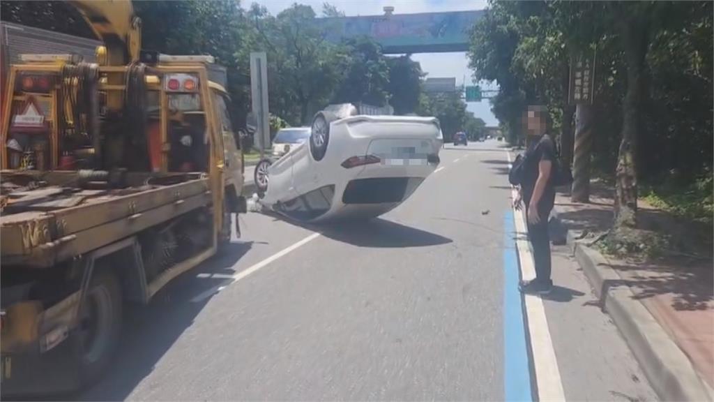 行車注意安全!花蓮自撞車禍 疑恍神撞路樹整輛車翻覆