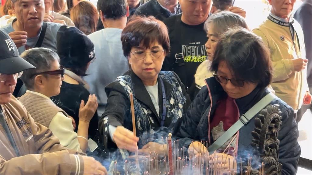 土地公尾牙求財! 鴻海"錢媽媽"率幹部參拜紫南宮