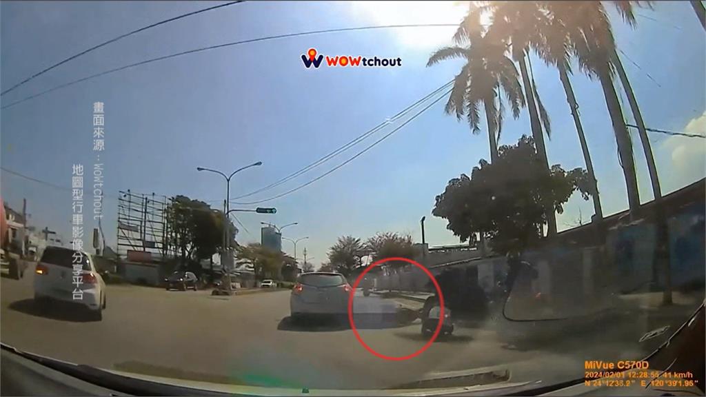 獨家!待轉格太突出釀禍? 騎士疑為閃避左邊被車撞