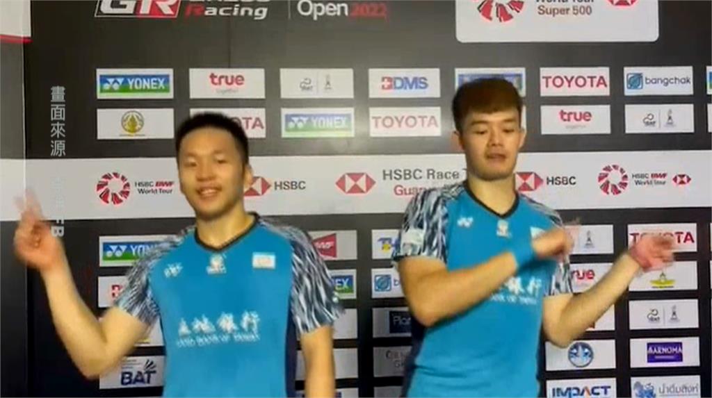真斜咖?中國羽球選手王昶翻唱「告白氣球」 網看傻:唱得很好,下次別唱了