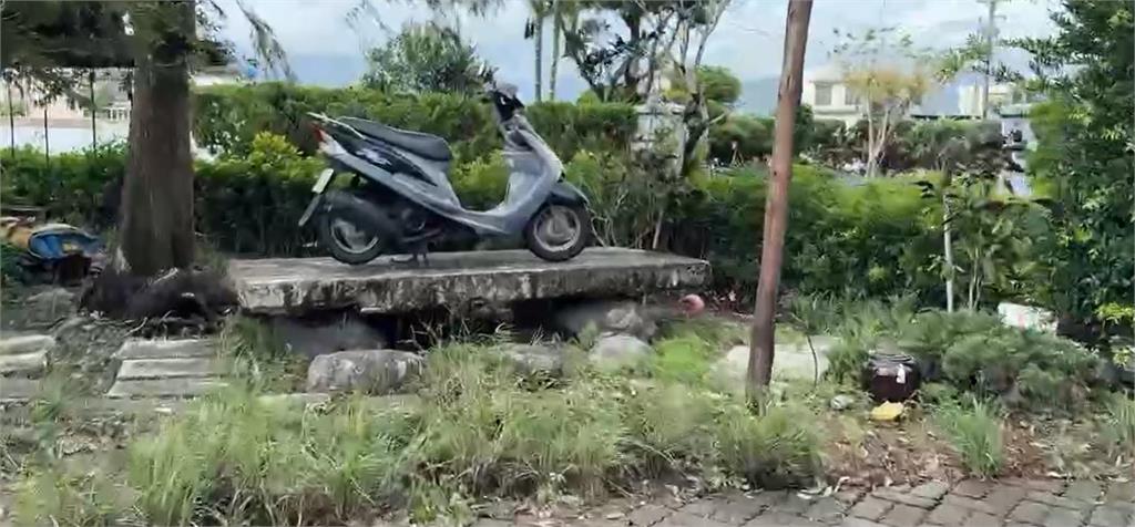 快新聞/宜蘭冬山鄉農田泡水 機車水上行舟