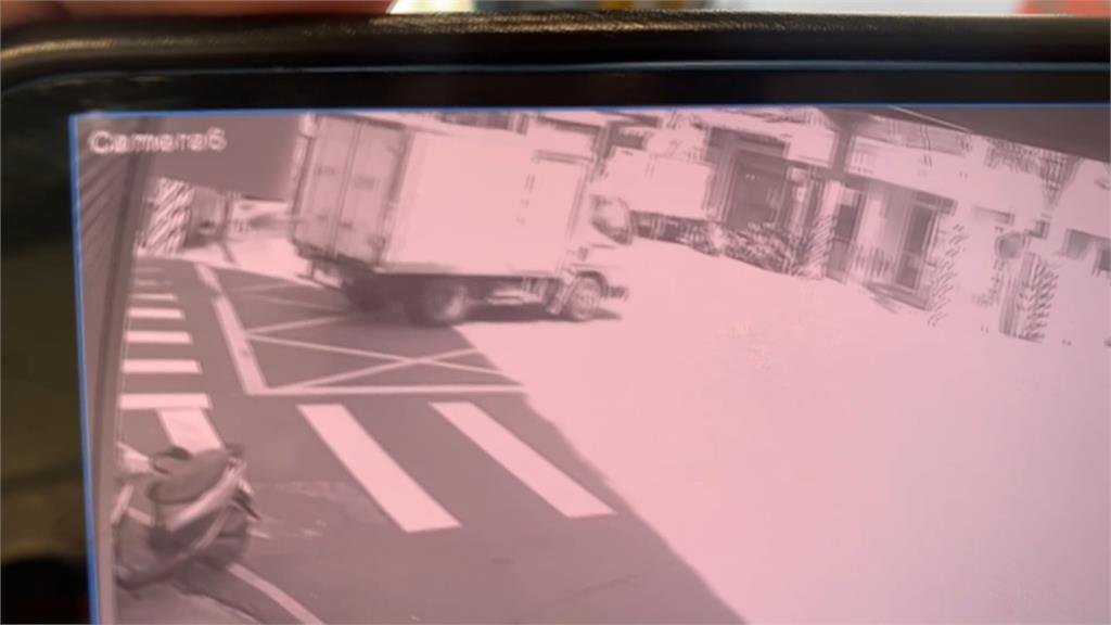 小貨車左轉A柱死角? 員警處理車禍被撞飛一度倒地不起