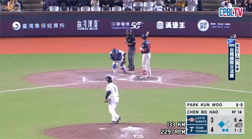 經典賽/台灣隊六局下演出逆轉秀 4:3險勝樂天巨人奪交流賽首勝