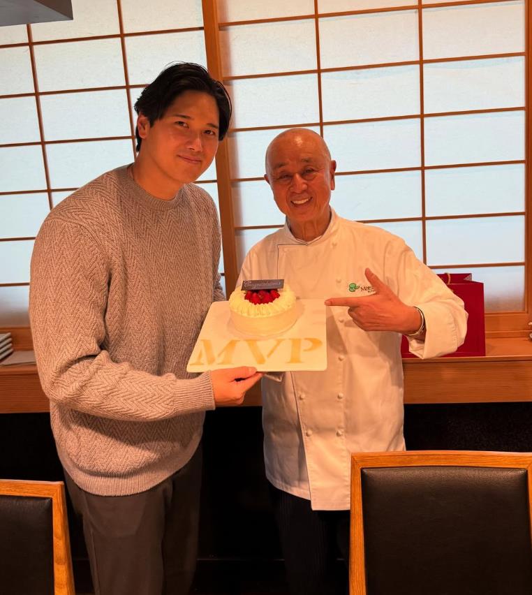 MLB(影)/「中0日」山本由伸慶祝奪世界大賽MVP 大啖米其林三星壽司達比修也