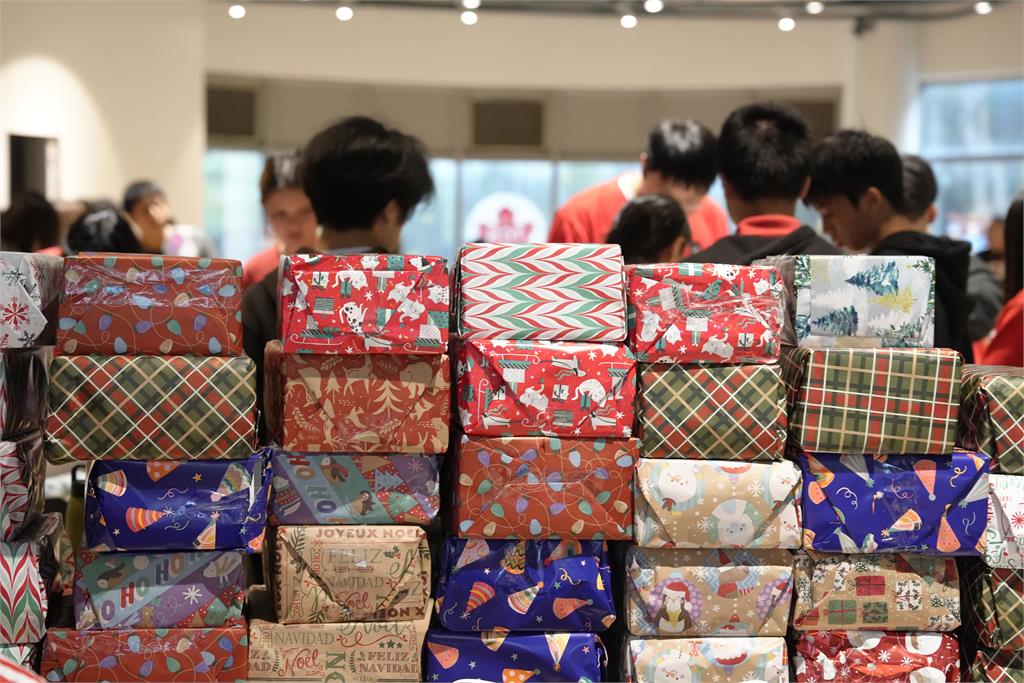 小小鞋盒大大溫暖，TCS送愛到偏鄉