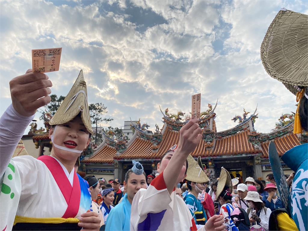 快新聞/睽違4年再度登台 「東京高圓寺阿波舞團」踩街演出嗨翻桃園