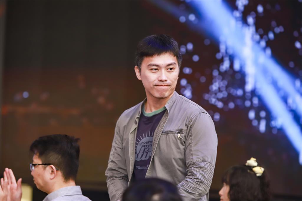 5G科技點亮演唱會新紀元!阿妹、持修演唱會看得見