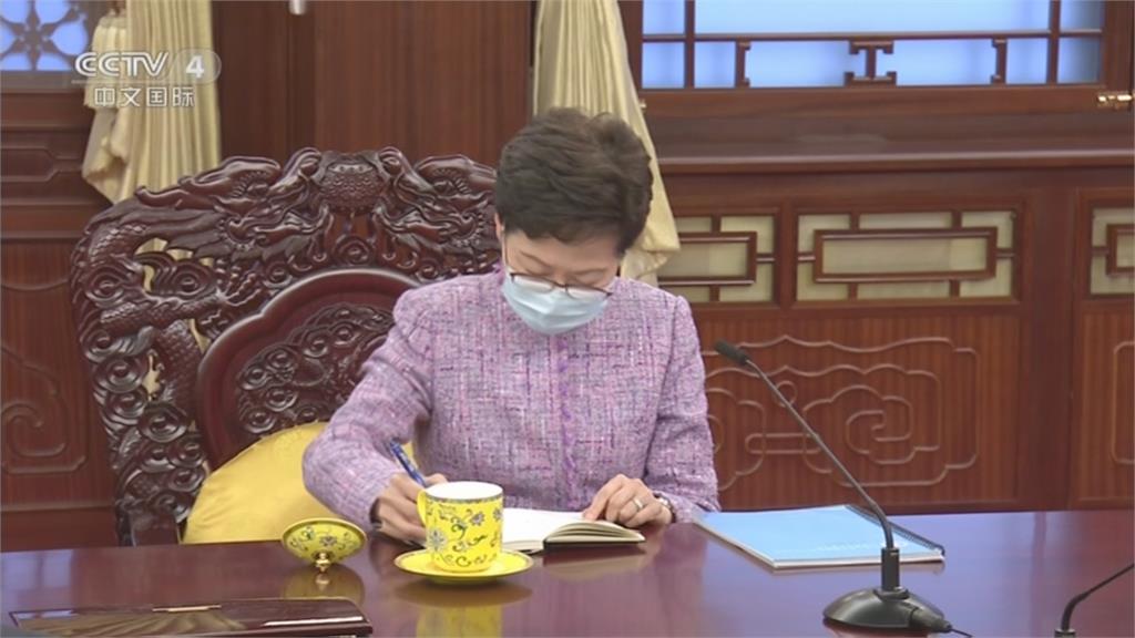 林鄭月娥赴北京述職...　習近平端坐「龍椅」引發議論