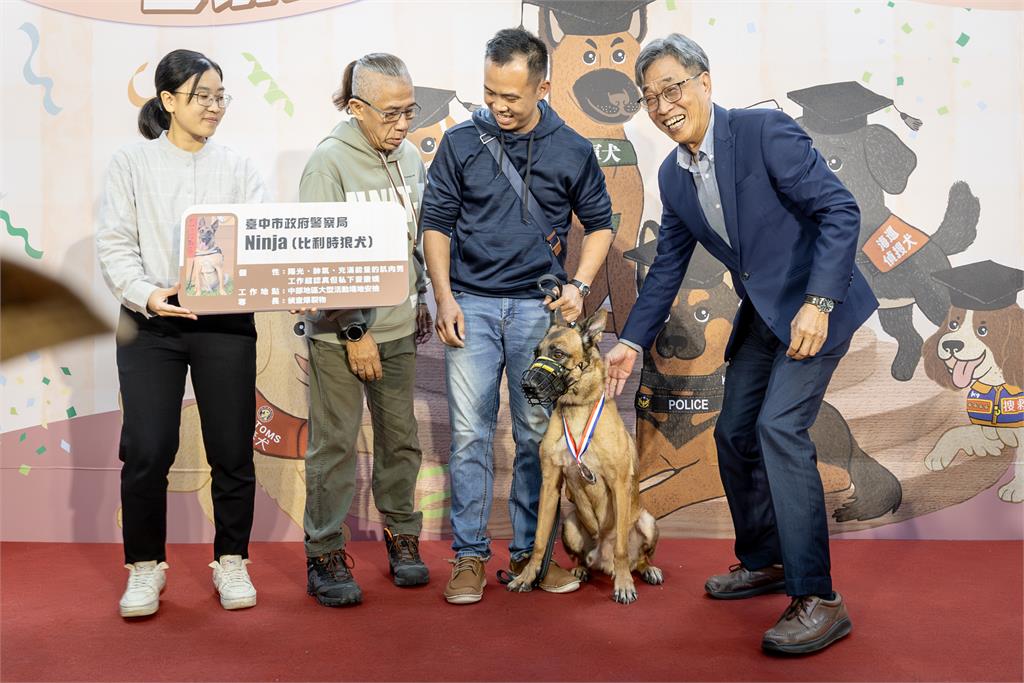 農業部表揚退役執勤犬 公私協力打造退役犬幸福照護
