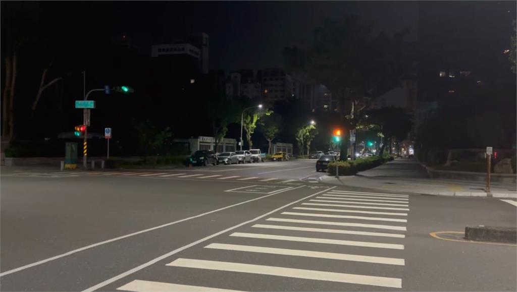 高雄死亡車禍 女子過馬路闖紅燈遭小黃撞擊送醫不治