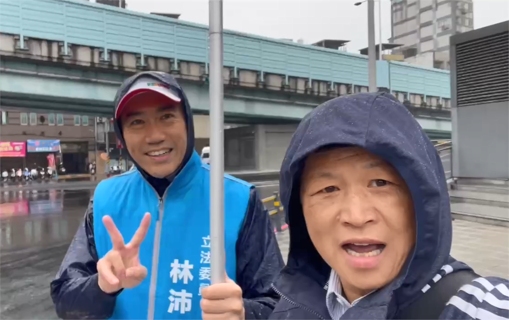 快新聞/一早捕獲林沛祥站路口 台灣國陳峻涵高喊「基隆絕沛差你一票」!