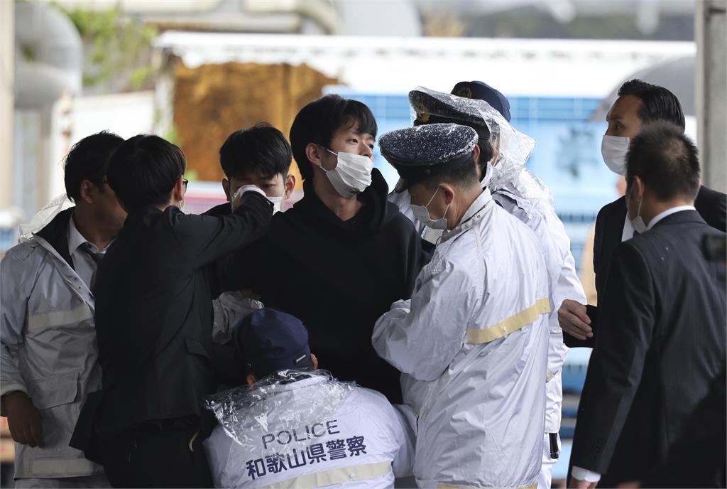 場景激似安倍翻版! 岸田演說遭擲爆裂物、24歲嫌犯落網