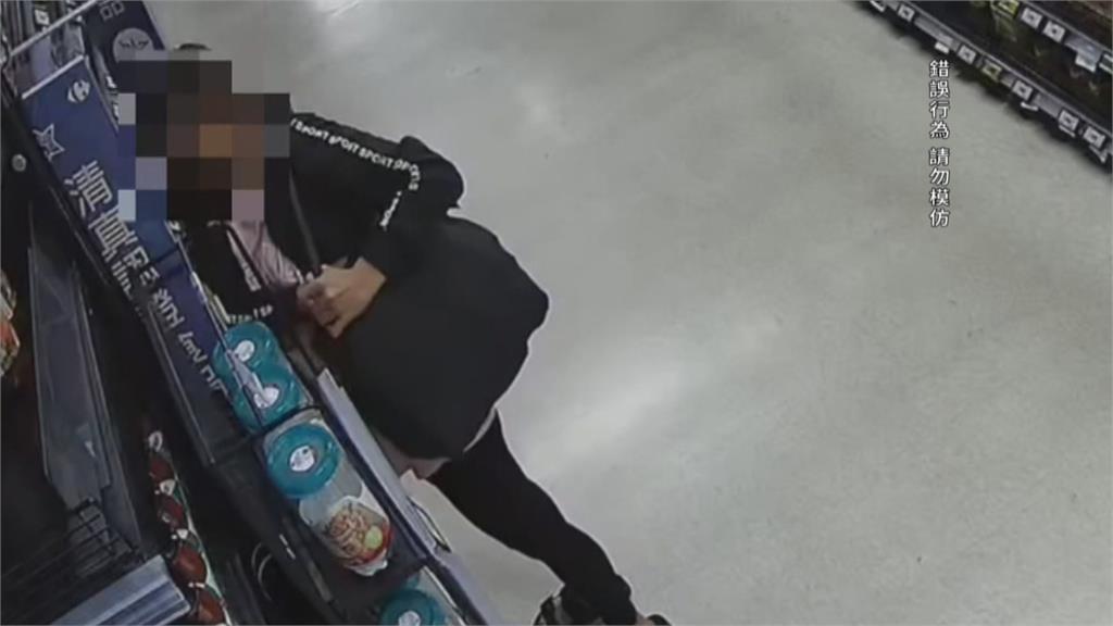 女賊連3天潛入量販店狂偷 警方破案記者會瞬間變普度大拜拜