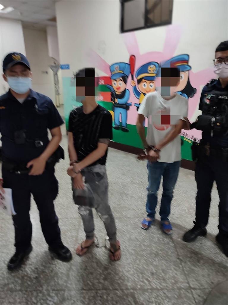 東港球棒猴當街砸車!反遭連5撞狼狽落跑 警揭真相:小王和男友對決