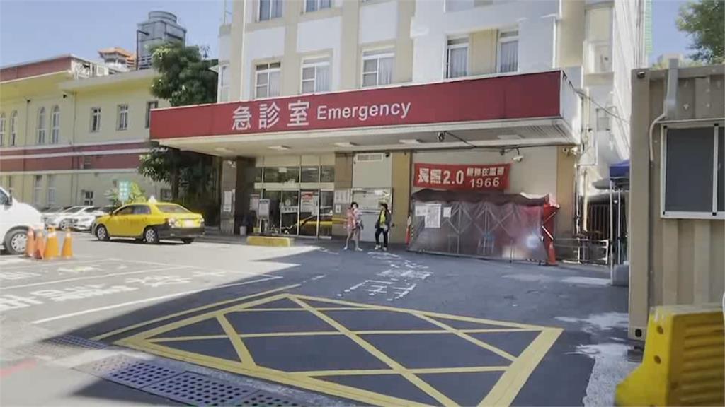 婦過馬路遭汽車擦撞倒地 後車反應不及又輾過