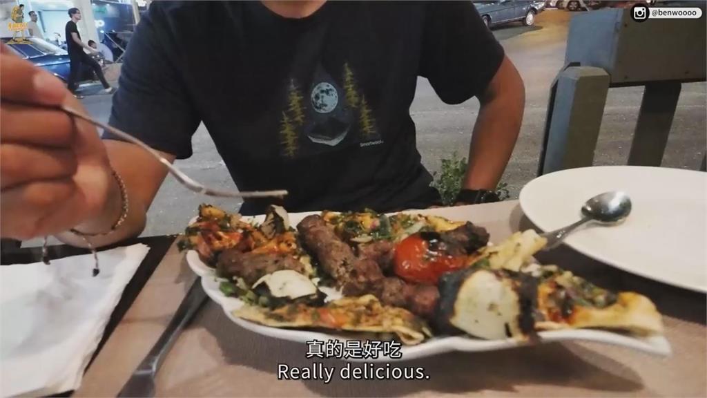 來中東必吃!台男訪約旦初嚐「駱駝肉」 一吃驚豔讚:完全沒騷味