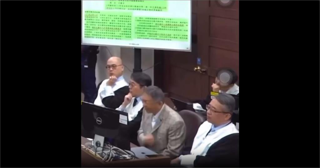柯文哲出庭看「檢察官被罵」！開心成「寶可夢小拳石」1舉動律師急擋