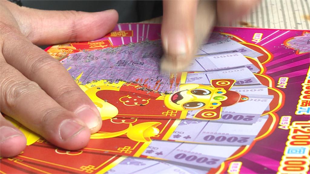你說奇怪不奇怪? 刮刮樂中10萬兌獎老闆騙「中5萬」 民眾氣炸控訴