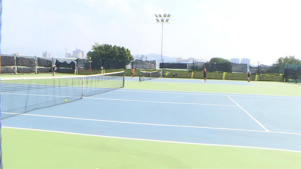 霸佔河濱公園公有球場教打網球　民眾不滿霸場爆衝突