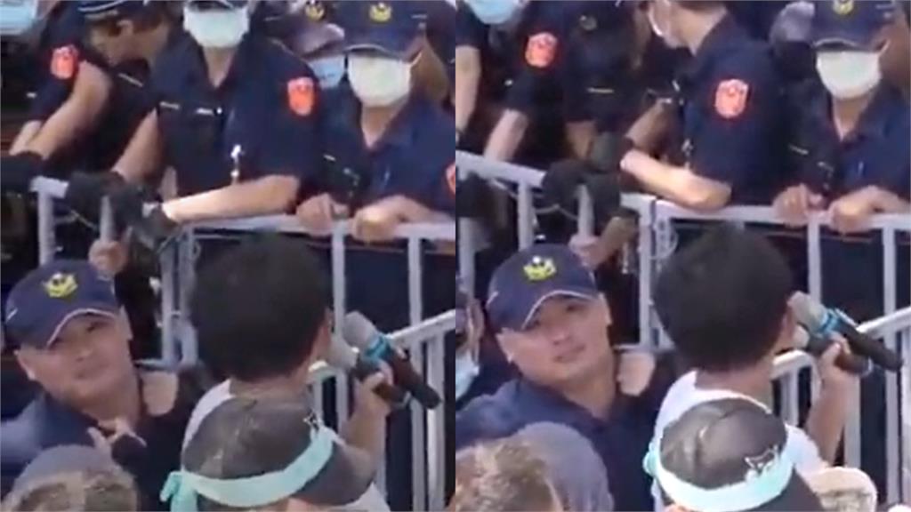 黃國昌帶小草衝撞鐵柵「鬼轉心疼警察」!下秒「員警喝水」又被老師貼臉咆哮了