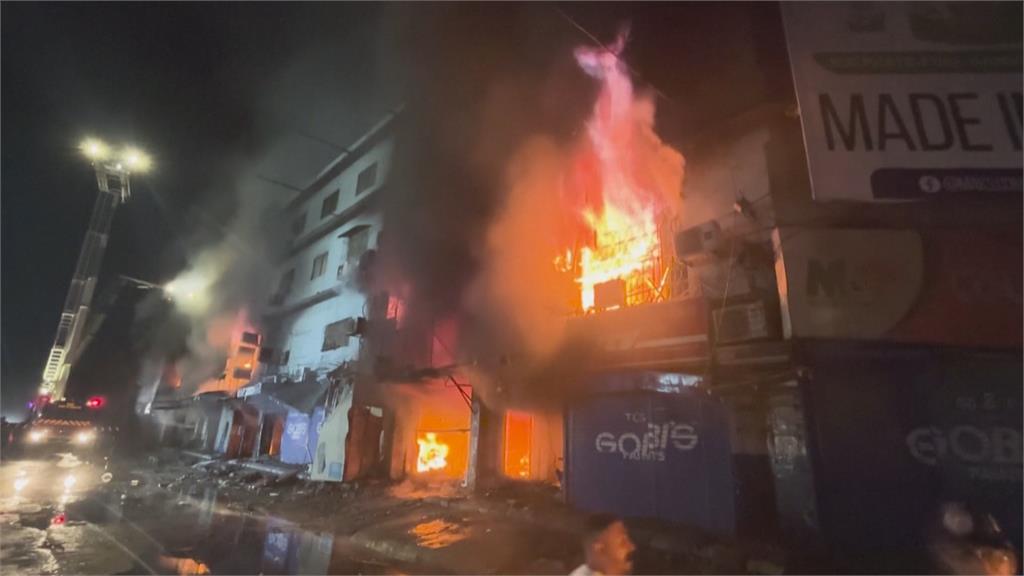 暗夜惡火！　巴基斯坦老舊商場傳火警　燃燒逾２４小時　至少６死６５失蹤