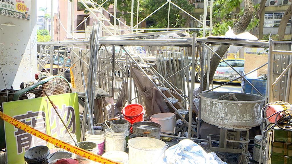 為省事亂扔鷹架？　台北中山區工人拆鷹架從高空扔下