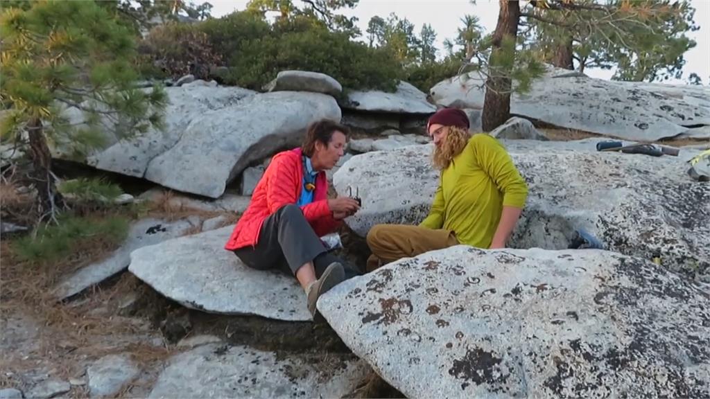 美七旬婦登900公尺酋長岩　寫最年長世界紀錄