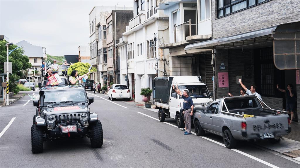 快新聞/車掃挺進「台灣最北端」富貴角 蘇巧慧籲週六投同意:拒親共立委