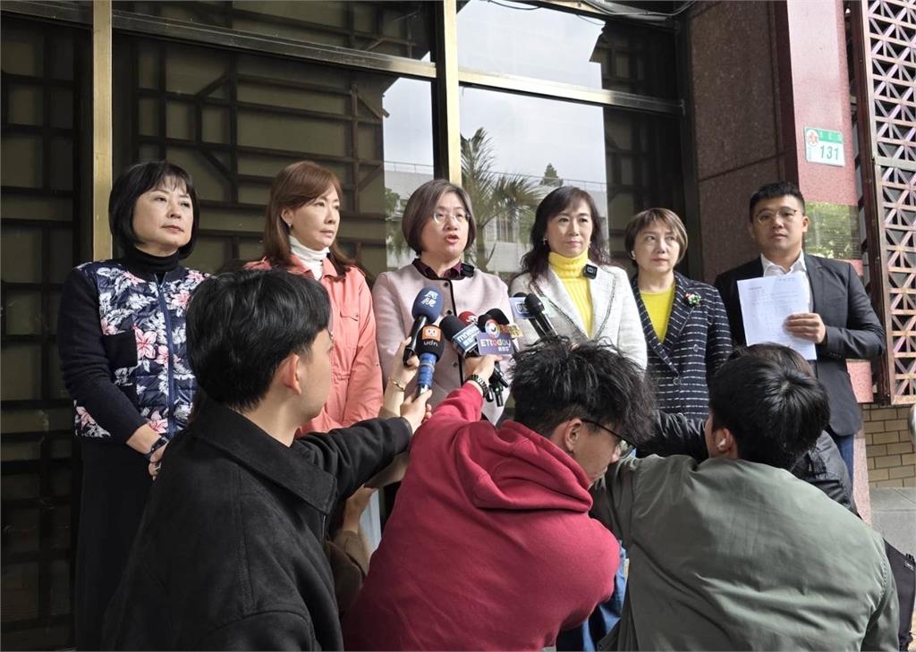 快新聞/可惡至極!立院衝突掛彩 5女綠委按鈴告陳玉珍:行為如校園霸凌