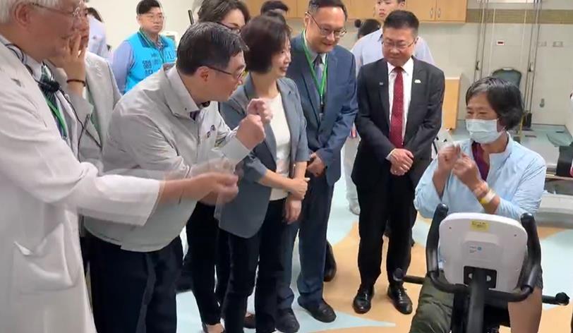 卓揆視察長照3.0復健病房試辦　提供最長180天照護