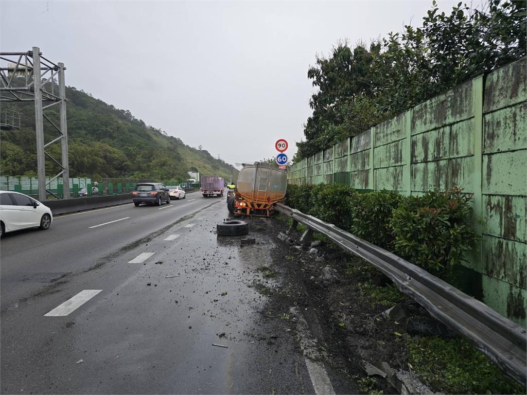 快新聞／國道1號發生危險物品運輸車自撞事故！一度回堵6公里車流
