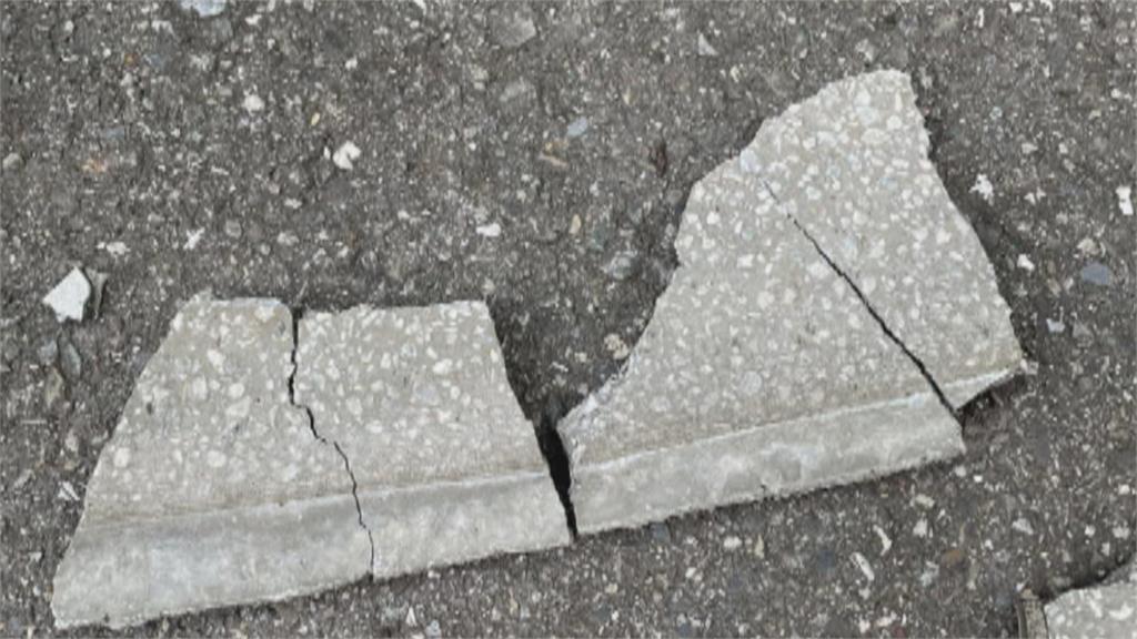碰! 整塊水泥磚從天而降 狠砸路邊汽車