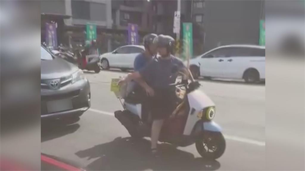 超狂女騎士「連人帶車」進洗車行 「全身被噴滿白沫」網嚇喊:資訊量太大