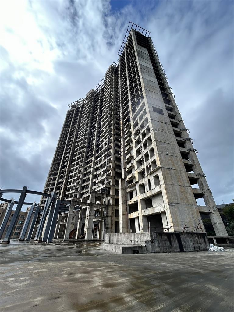 降價30億也沒人要! 小坪頂爛尾樓四拍底價約43億